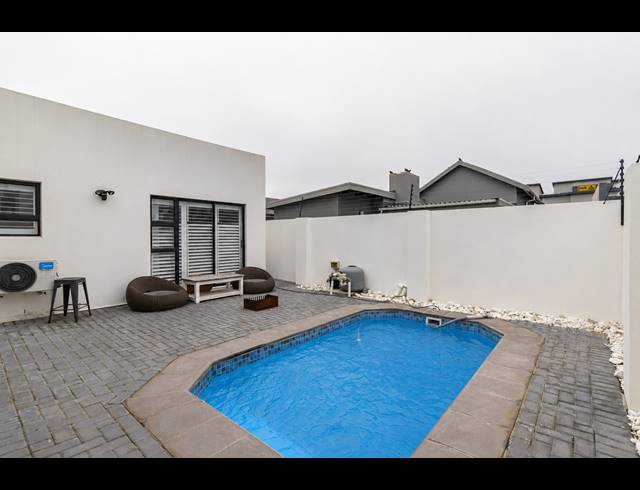 3 BEDROOM FREEHOLD FOR SALE IN SANDOWN